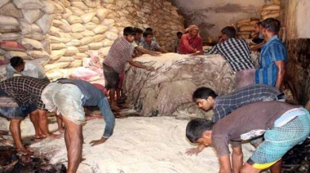 কোরবানির চামড়া সংরক্ষণে লবণ দেবে সরকার : বাণিজ্যমন্ত্রী