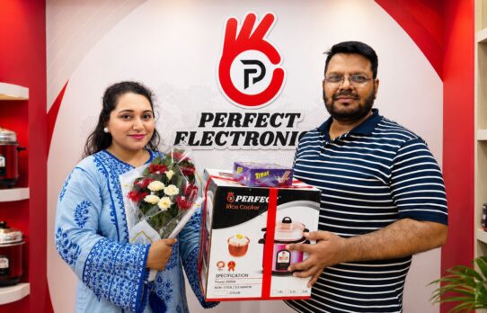 অভিনেত্রী, মডেল ও ব্র্যান্ড প্রমোটার আনিসা ইসলাম ঐশীর পারফেক্ট ইলেকট্রনিক্স পরিদর্শন