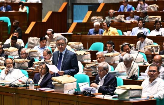 আগামী অর্থবছরের জন্য ৯ লাখ ৩৮ হাজার কোটি টাকার বাজেট প্রস্তাব