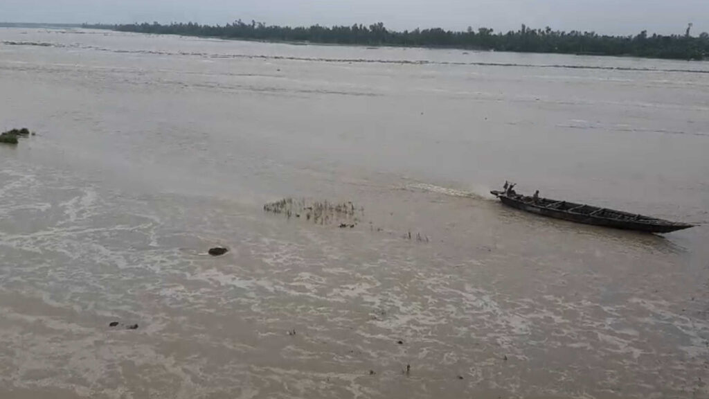 কুড়িগ্রামে বাড়ছে নদীর পানি, নিম্নাঞ্চলে বন্যার শঙ্কা