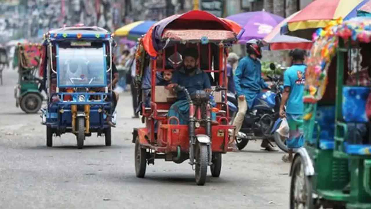 ব্যাটারিচালিত রিকশা নিয়ন্ত্রণে আসছে সুনির্দিষ্ট নির্দেশনা: সড়কমন্ত্রী