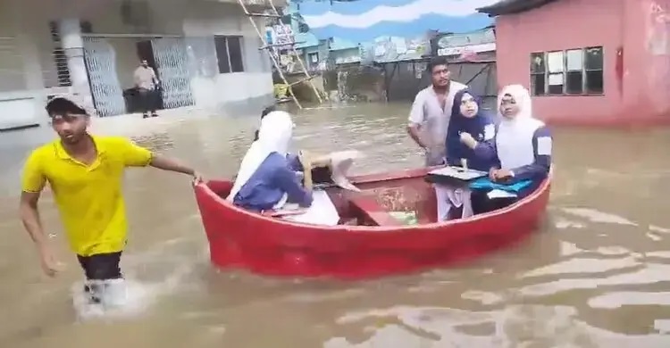 শিক্ষা বোর্ডের দাবিডিসি-ইউএনওদের ‘সাড়া না পাওয়ায়’ এইচএসসি পরীক্ষা স্থগিত করা যায়নি