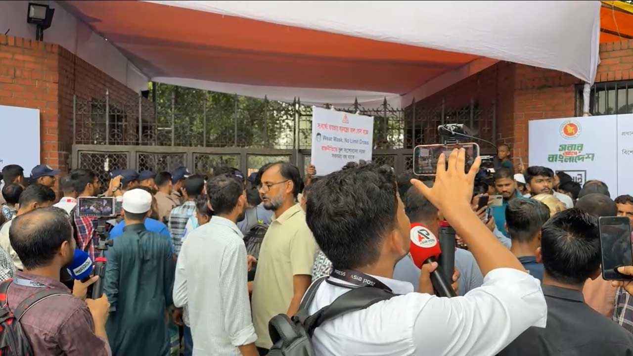 জুলাই জাদুঘরে উপচেপড়া ভিড়