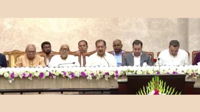 প্রথম ১৮০ দিনে রাষ্ট্রযন্ত্রের প্রতিটি অঙ্গ মেরামতের কাজ চলছে: তথ্যমন্ত্রী
