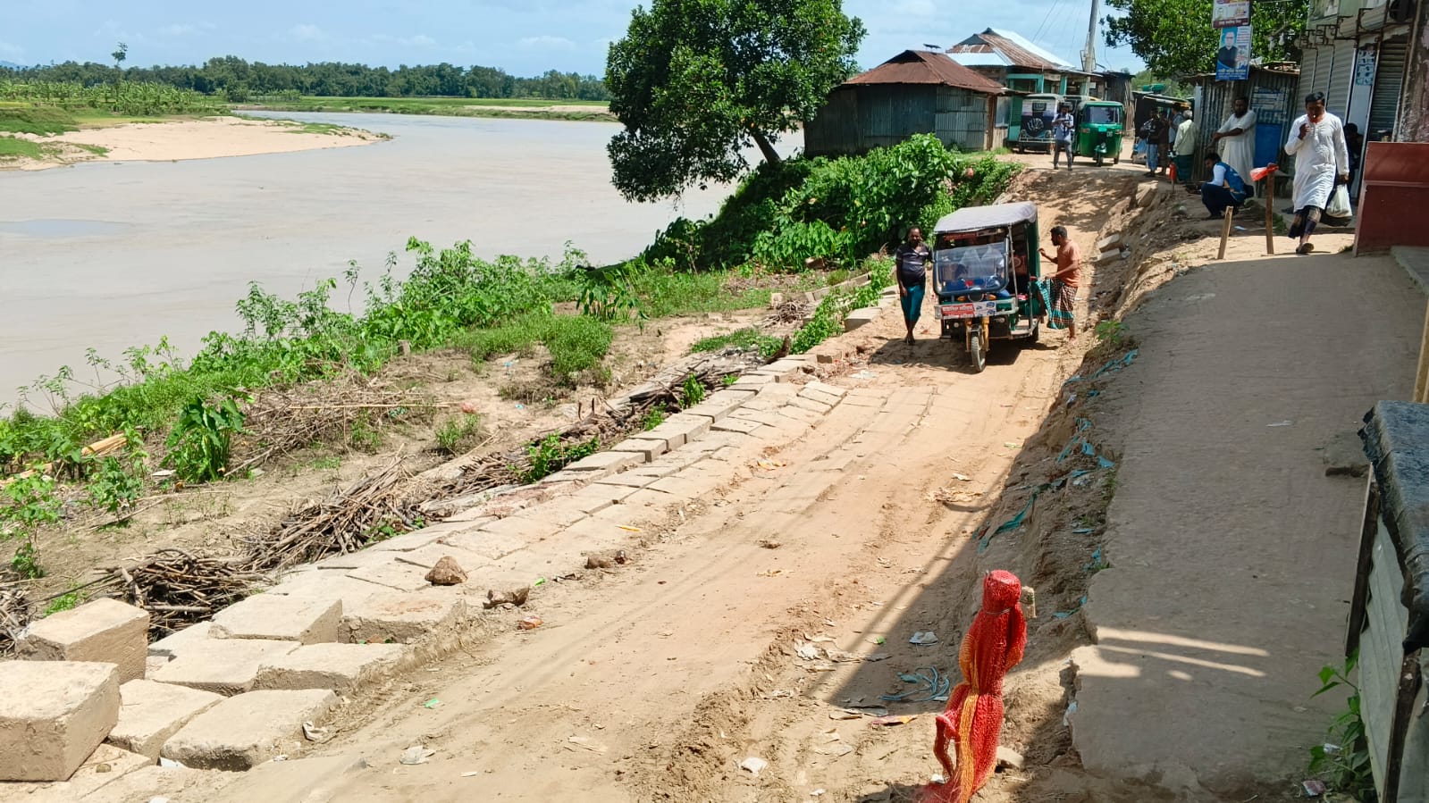 কুলাউড়ায় মনু নদীতে বিলীনের পথে শতবর্ষী কাউকাপন বাজার