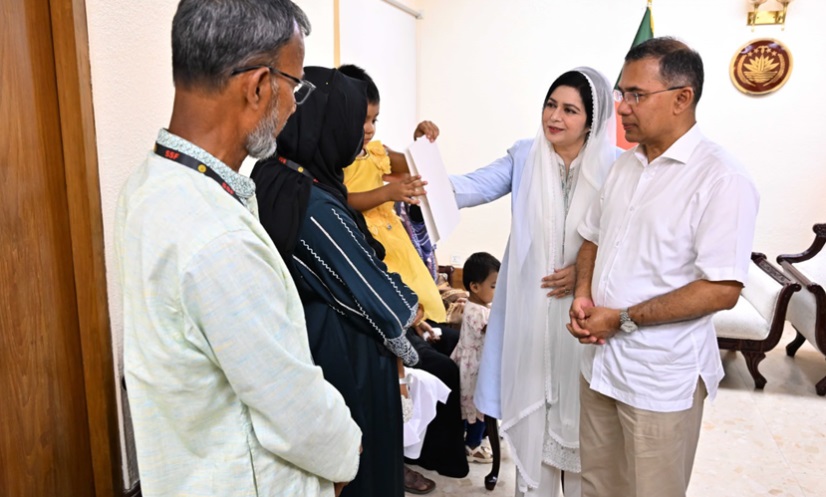 প্রধানমন্ত্রীর সঙ্গে শহিদ সেনাসদস্যদের পরিবারের সাক্ষাৎ