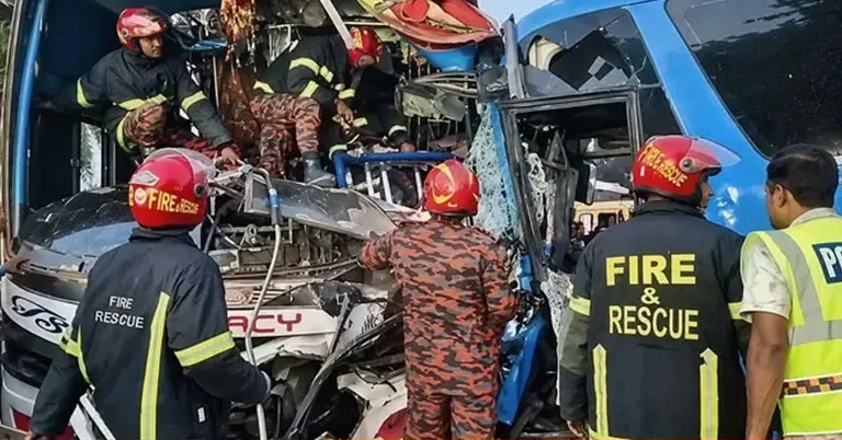 ঢাকা-মাওয়া এক্সপ্রেসওয়েতে বাস খাদে পড়ে নিহত ৩, আহত ১৬