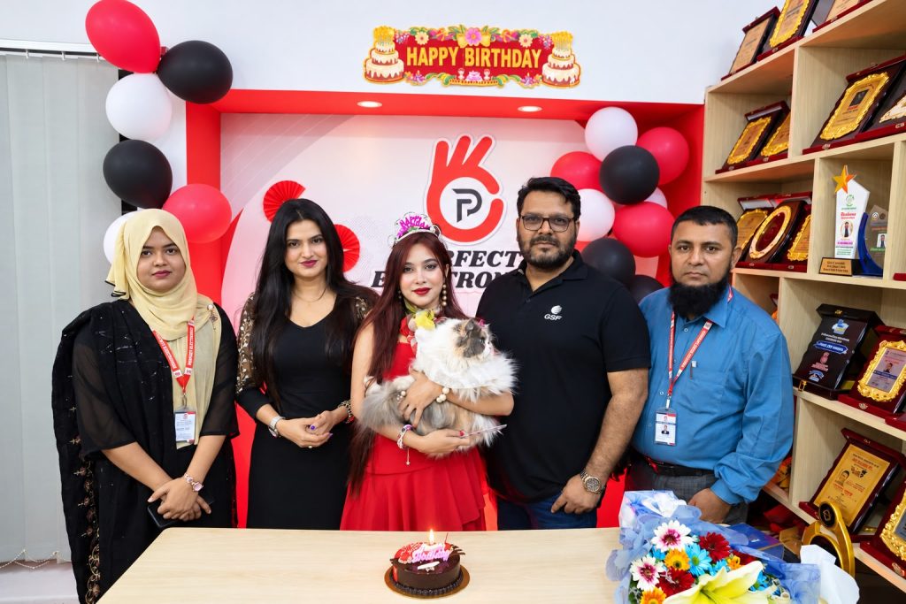 পারফেক্ট ইলেকট্রনিক্সের হেড অফিসে নাজমী জান্নাতের জন্মদিন উদযাপন