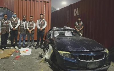 পুরাতন গাড়ির যন্ত্রাংশের আড়ালে বিএমডব্লিউ রেসিং কার ও যন্ত্রাংশ