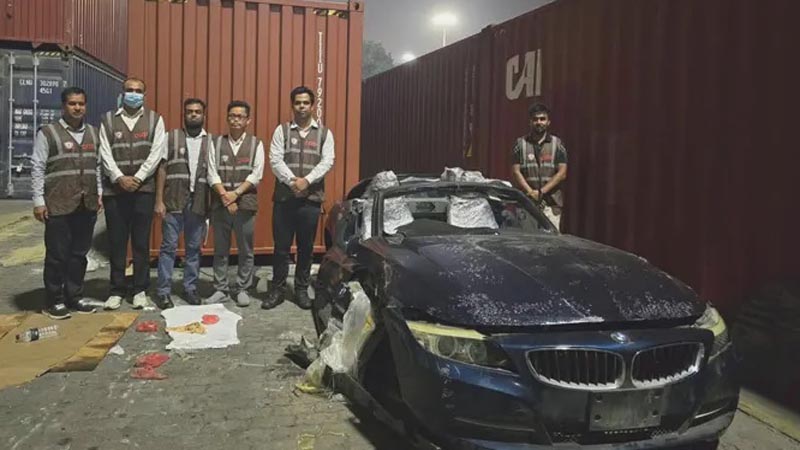 পুরাতন গাড়ির যন্ত্রাংশের আড়ালে বিএমডব্লিউ রেসিং কার ও যন্ত্রাংশ