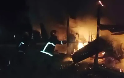অটোরিকশা চার্জ দেওয়ার সময় গ্যারেজে আগুন, পুড়ল ১২ যানবাহন