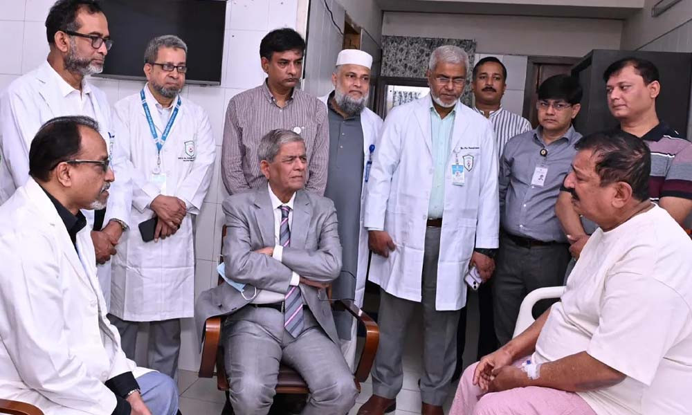 হাসপাতালে ভূমিমন্ত্রীকে দেখতে গেলেন রাষ্ট্রপতি